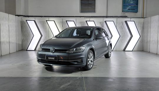 Volkswagen • Golf
