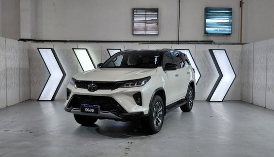 Toyota • SW4