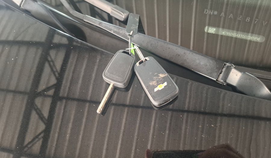 Chevrolet Onix 1.4 LT Hatchback 2016
