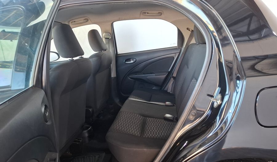 Toyota Etios 1.5 XLS Hatchback 2013
