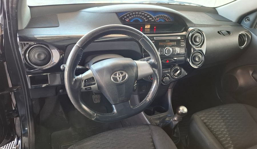 Toyota Etios 1.5 XLS Hatchback 2013