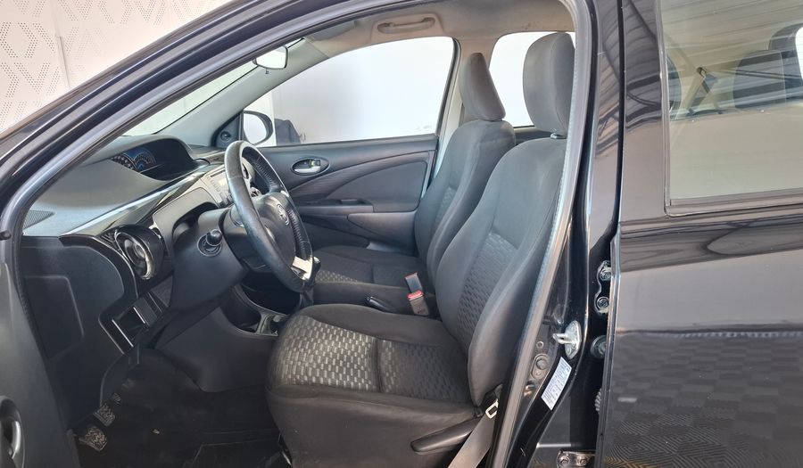 Toyota Etios 1.5 XLS Hatchback 2013