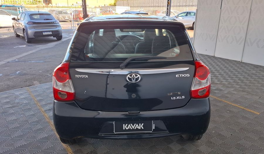 Toyota Etios 1.5 XLS Hatchback 2013