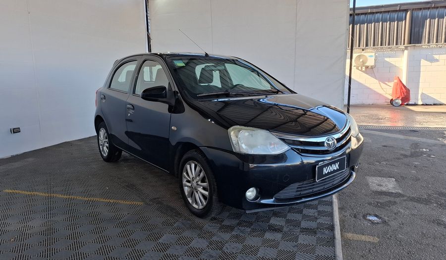 Toyota Etios 1.5 XLS Hatchback 2013