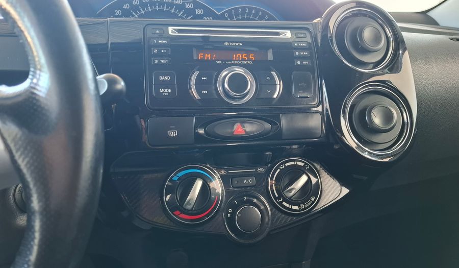 Toyota Etios 1.5 XLS Hatchback 2013