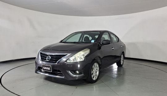 Nissan • Versa