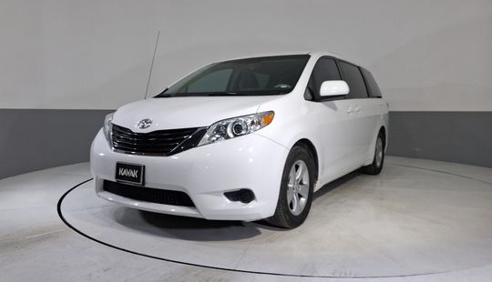 Toyota • Sienna
