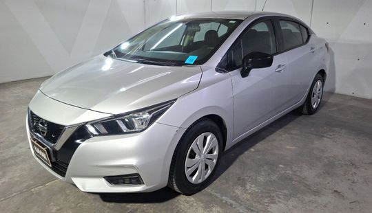 Nissan • Versa