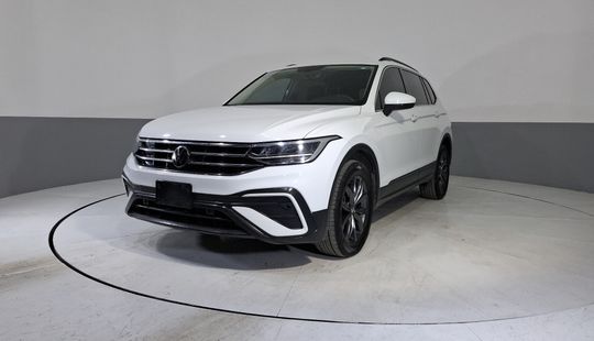 Volkswagen • Tiguan