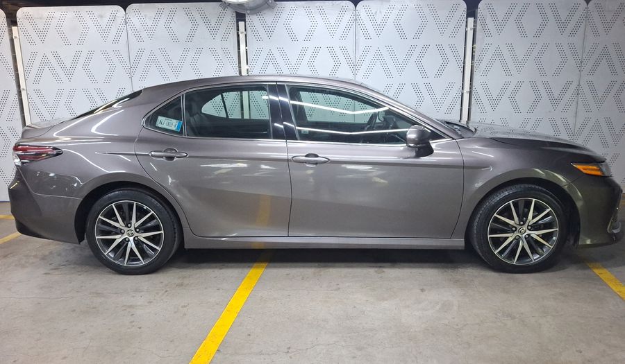 Toyota Camry 2.5 HEV XLE AUTO Sedan 2022