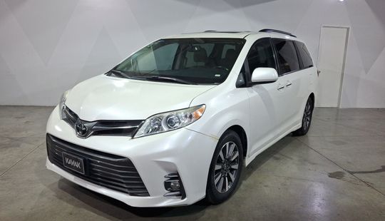 Toyota • Sienna