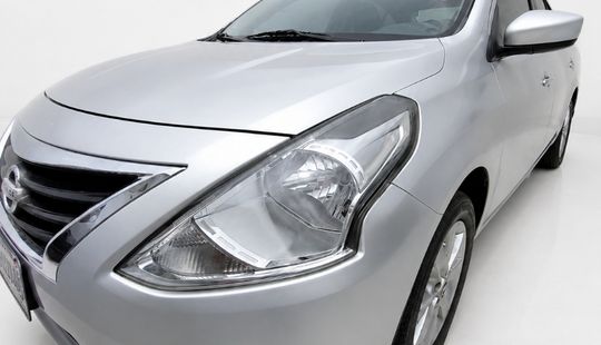 Nissan • Versa