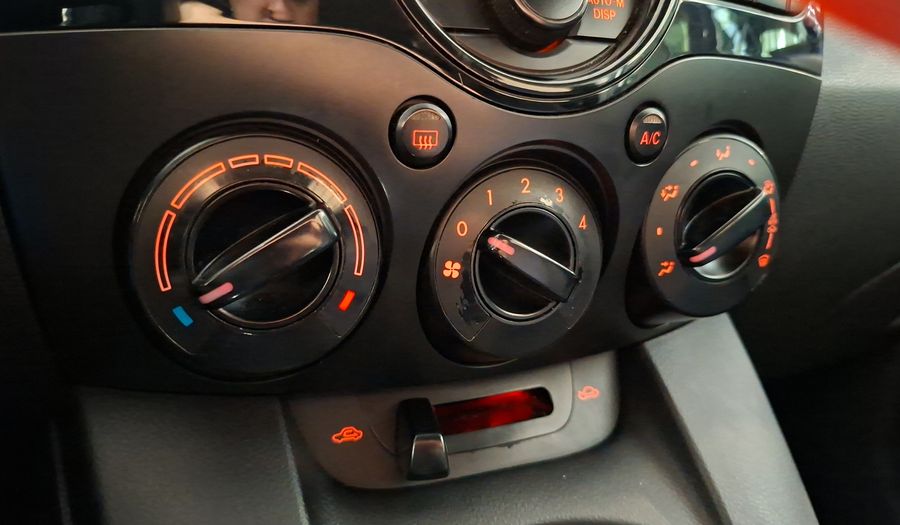 Mazda 2 1.5 V Hatchback 2011