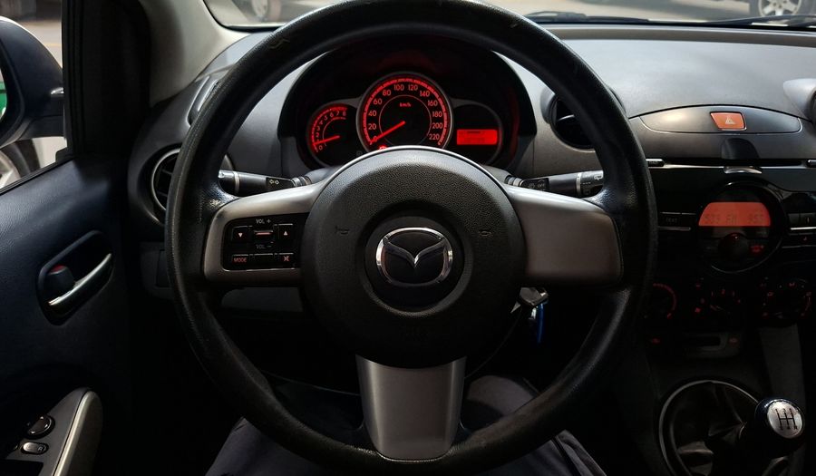 Mazda 2 1.5 V Hatchback 2011
