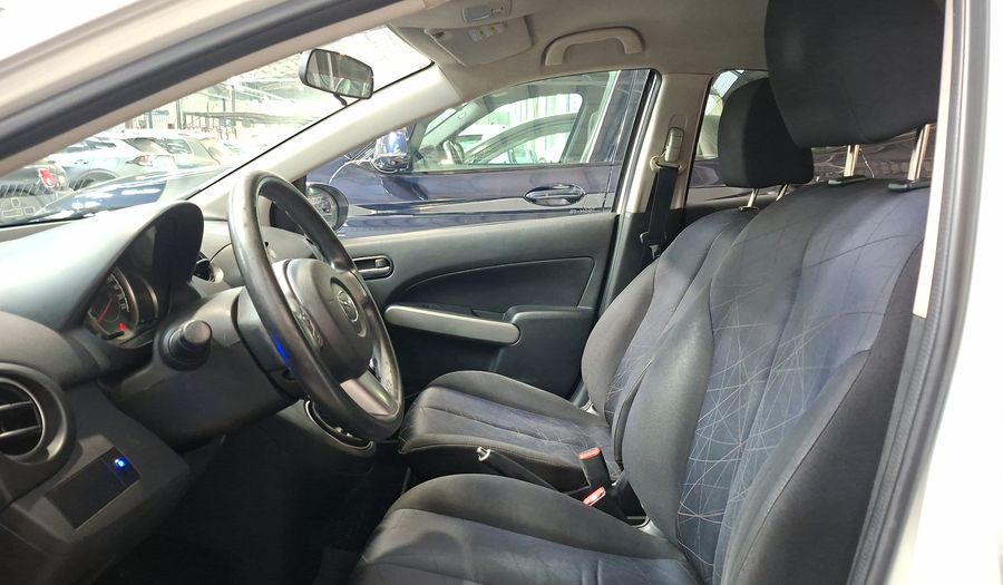 Mazda 2 1.5 V Hatchback 2011