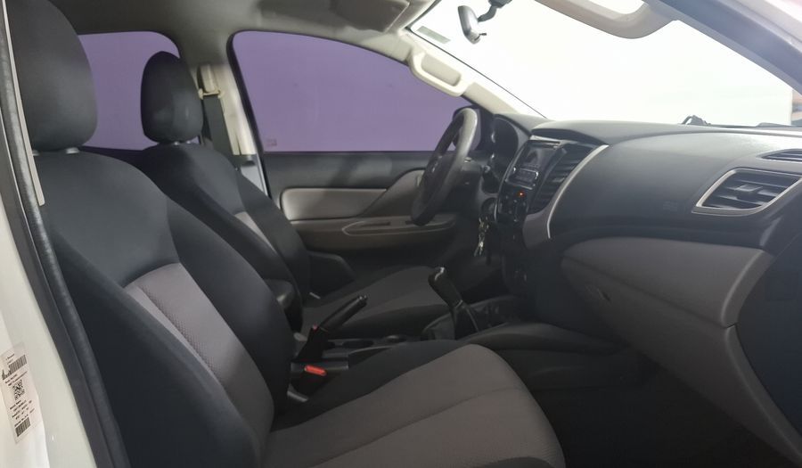Mitsubishi L200 2.4 GASOLINA GLS DOBLE CABINA 4X2 Pickup 2017