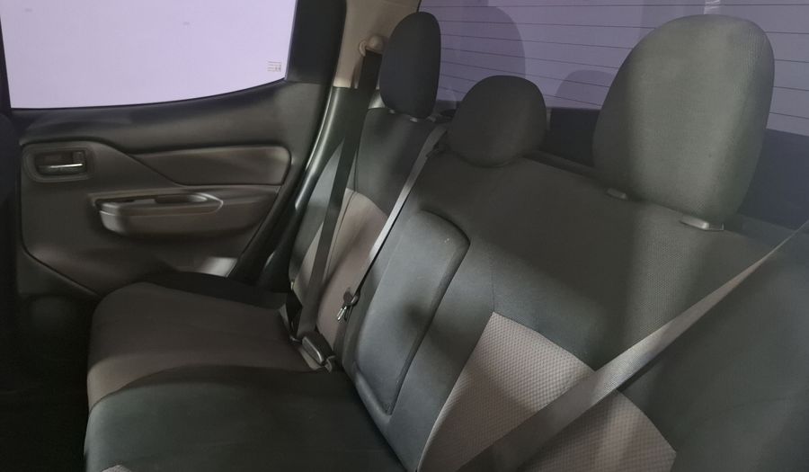 Mitsubishi L200 2.4 GASOLINA GLS DOBLE CABINA 4X2 Pickup 2017