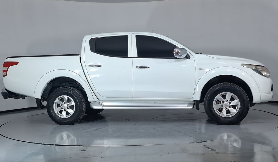 Mitsubishi L200 2.4 GASOLINA GLS DOBLE CABINA 4X2 Pickup 2017