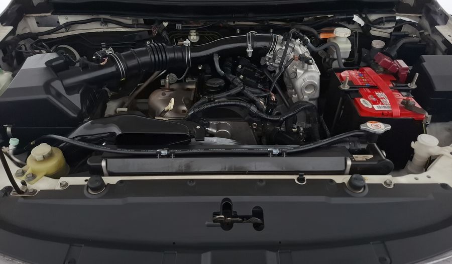 Mitsubishi L200 2.4 GASOLINA GLS DOBLE CABINA 4X2 Pickup 2017