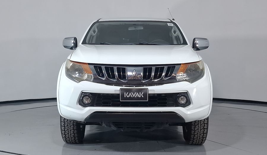 Mitsubishi L200 2.4 GASOLINA GLS DOBLE CABINA 4X2 Pickup 2017