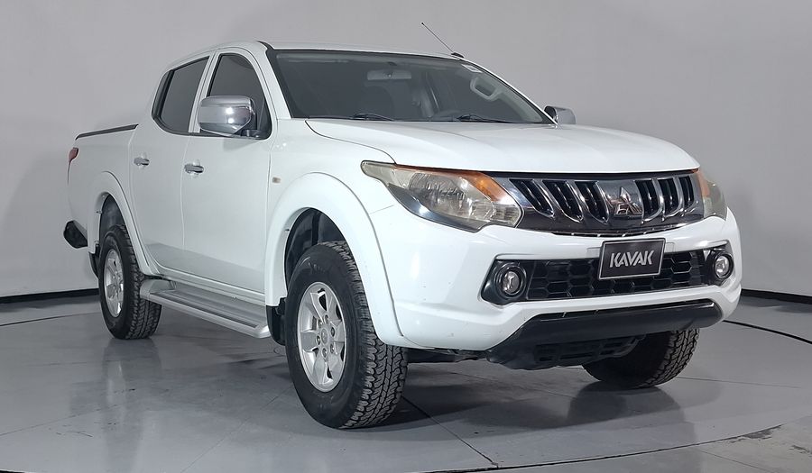 Mitsubishi L200 2.4 GASOLINA GLS DOBLE CABINA 4X2 Pickup 2017