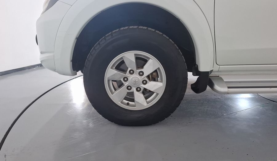 Mitsubishi L200 2.4 GASOLINA GLS DOBLE CABINA 4X2 Pickup 2017