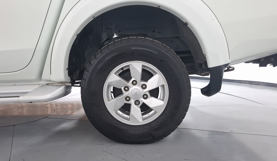 Mitsubishi L200 2.4 GASOLINA GLS DOBLE CABINA 4X2 Pickup 2017