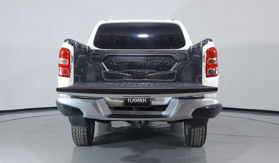 Mitsubishi L200 2.4 GASOLINA GLS DOBLE CABINA 4X2 Pickup 2017