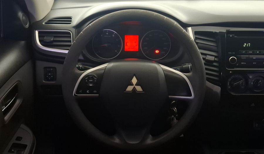 Mitsubishi L200 2.4 GASOLINA GLS DOBLE CABINA 4X2 Pickup 2017