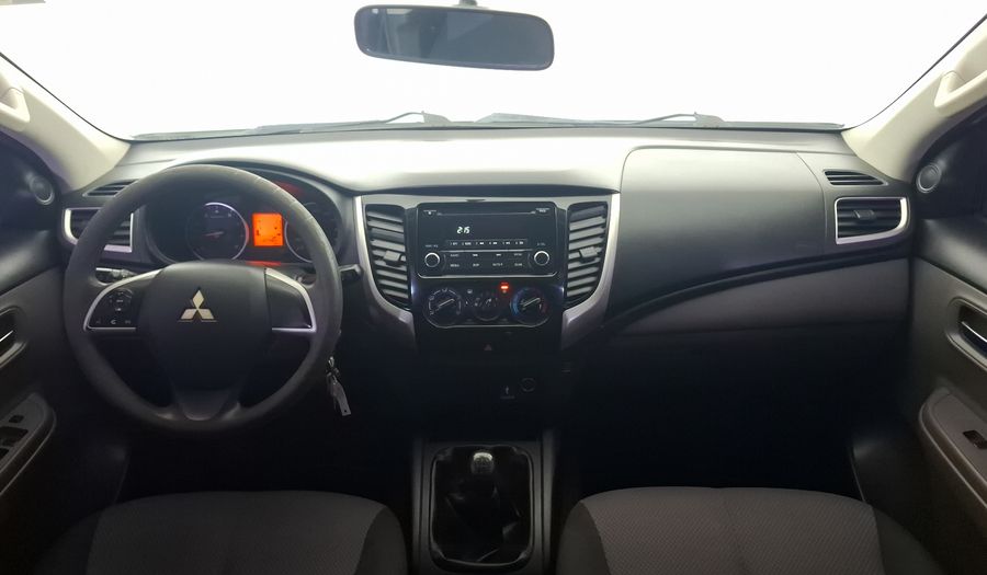 Mitsubishi L200 2.4 GASOLINA GLS DOBLE CABINA 4X2 Pickup 2017