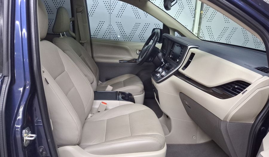 Toyota Sienna 3.5 XLE PIEL AUTO Minivan 2020