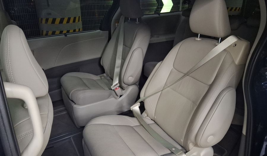 Toyota Sienna 3.5 XLE PIEL AUTO Minivan 2020
