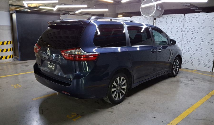 Toyota Sienna 3.5 XLE PIEL AUTO Minivan 2020