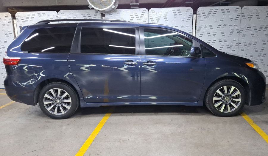 Toyota Sienna 3.5 XLE PIEL AUTO Minivan 2020