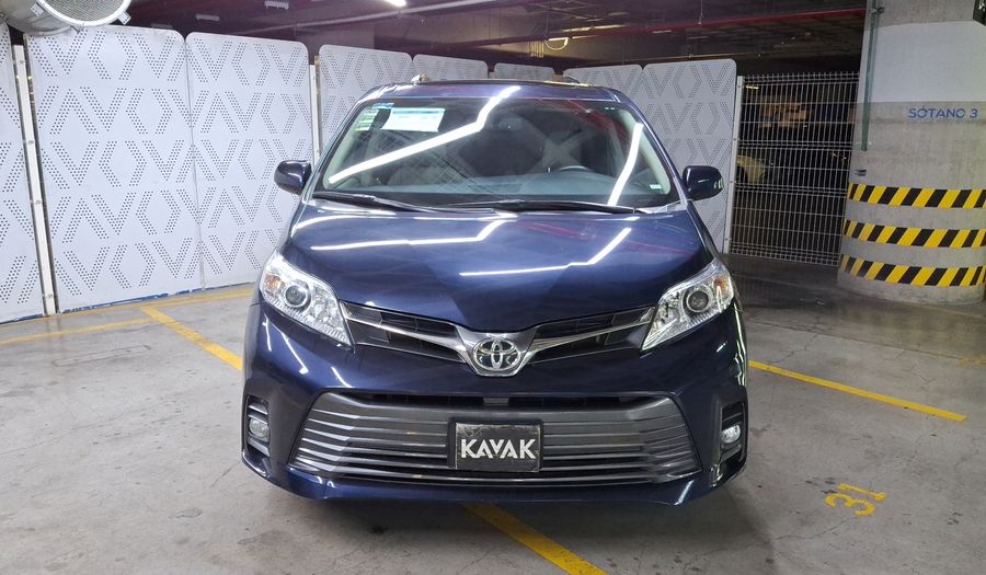 Toyota Sienna 3.5 XLE PIEL AUTO Minivan 2020