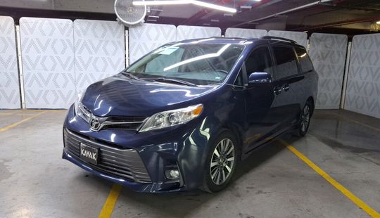 Toyota • Sienna