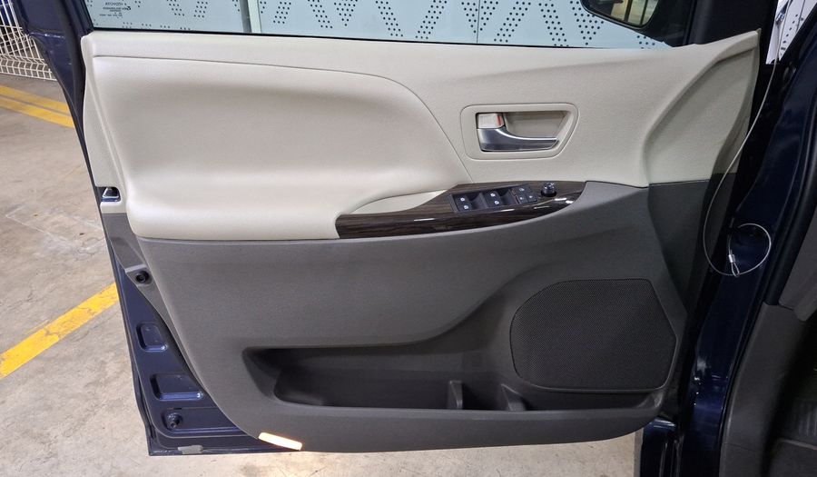 Toyota Sienna 3.5 XLE PIEL AUTO Minivan 2020