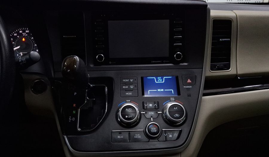 Toyota Sienna 3.5 XLE PIEL AUTO Minivan 2020