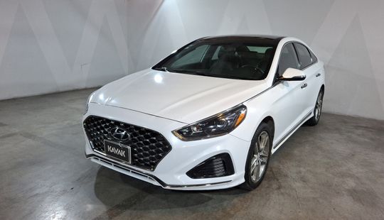 Hyundai • Sonata