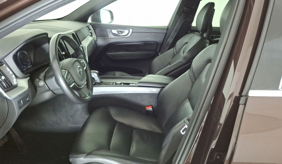 Volvo Xc60 2.0 D5 MOMENTUM AUTO 4WD Suv 2018