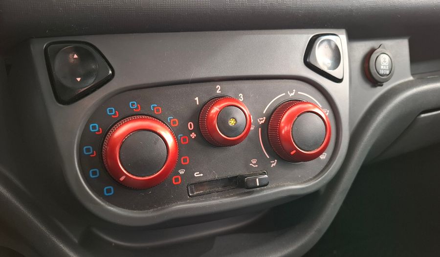Fiat Uno 1.4 8V SPORTING 5P Hatchback 2012
