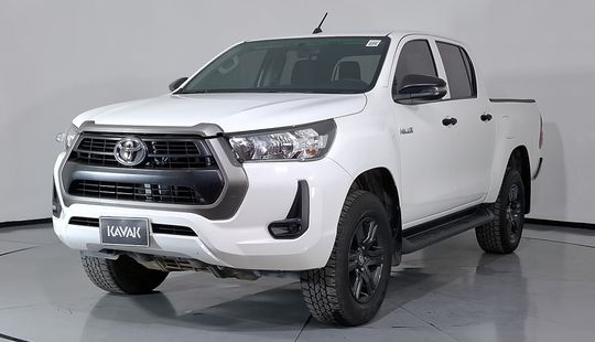 Toyota • Hilux