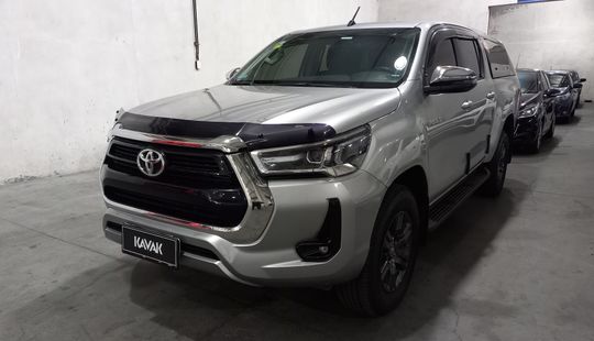 Toyota • Hilux