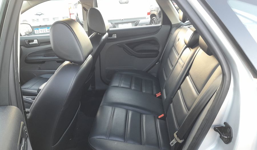 Ford Focus Ii 2.0 GHIA Hatchback 2011