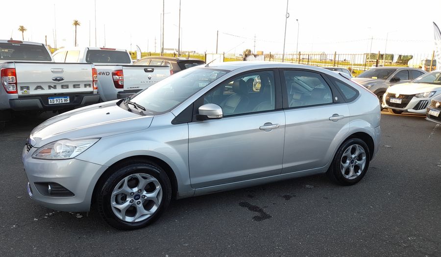 Ford Focus Ii 2.0 GHIA Hatchback 2011