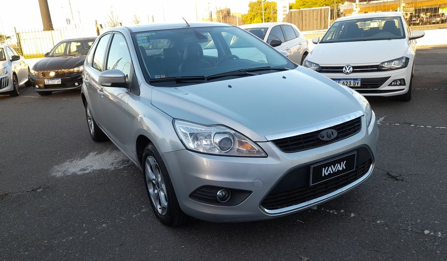 Ford Focus Ii 2.0 GHIA Hatchback 2011