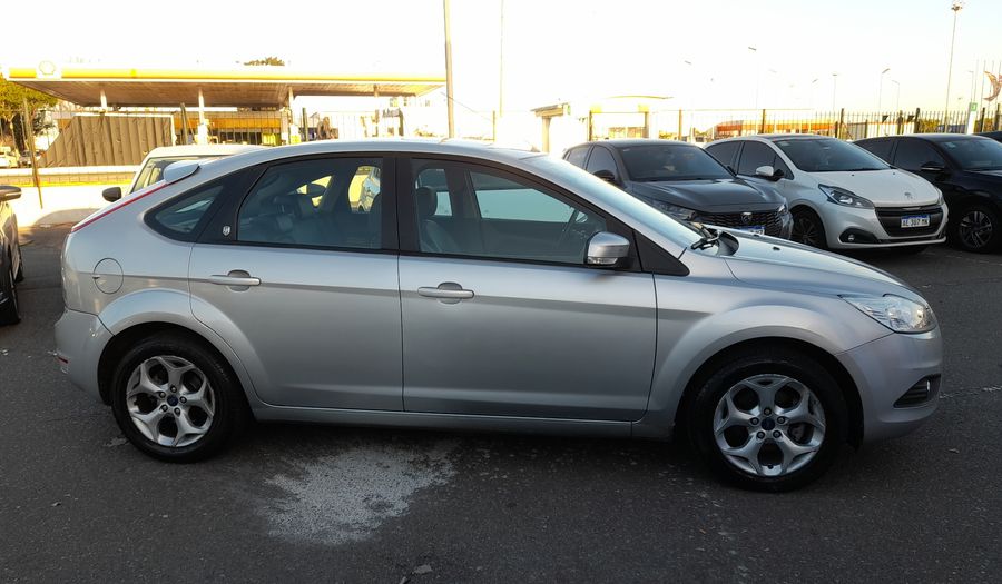 Ford Focus Ii 2.0 GHIA Hatchback 2011