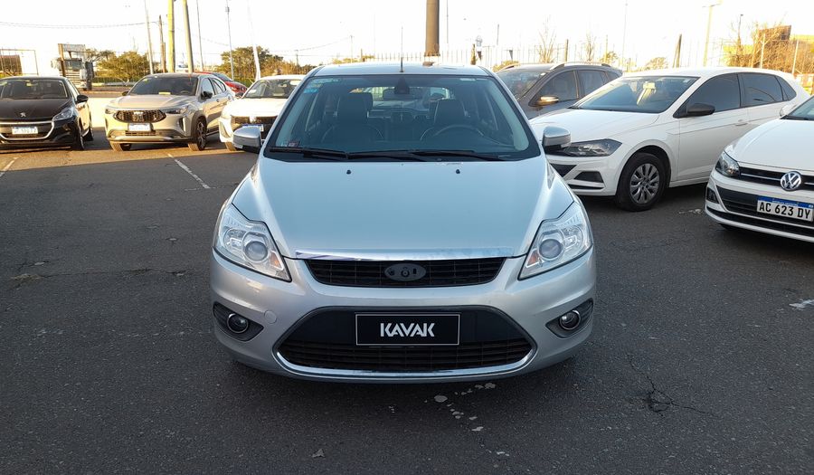 Ford Focus Ii 2.0 GHIA Hatchback 2011