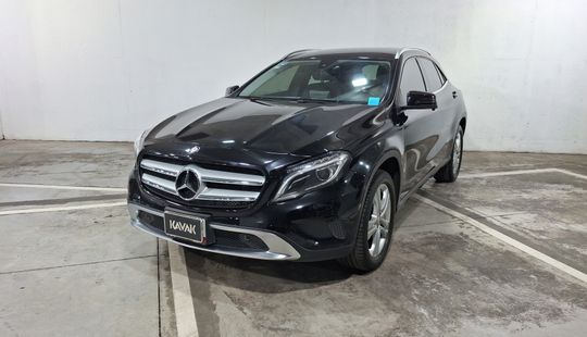 Mercedes Benz • Clase GLA