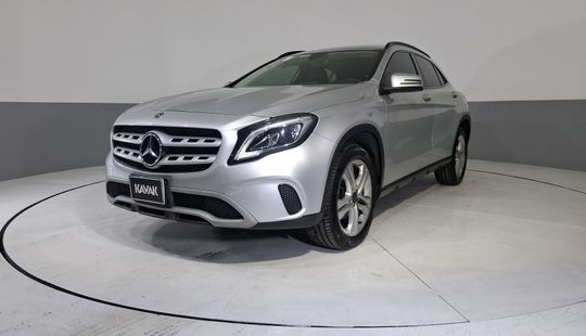 Mercedes Benz • Clase GLA
